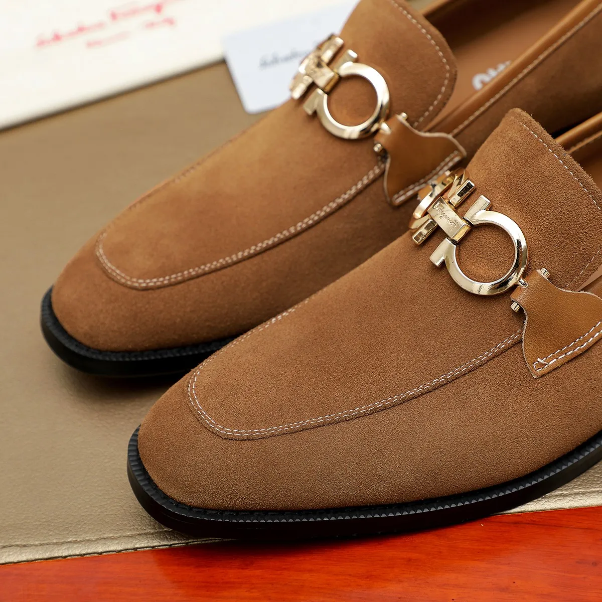 Men's shoes💰420🔥Ferragamo new men's formal shoes🇨🇳Official website original 1:1 mold opening, original quality💯Fine workmanship, high-end luxury shoes☘ The surface is made of imported Italian first-layer cowhide🌴🐑Leather lining🍓Rubber wear-resistant and non-slip outsole, breathable and comfortable to wear🍍The first choice for high-grade men, size 39-45 (38.46. Can be customized)